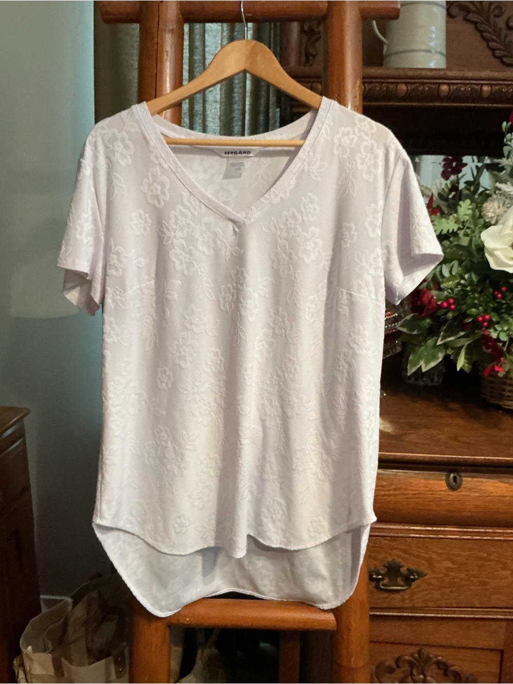 Peter Nygard Soft White V-Neck Short Sleeve Tee